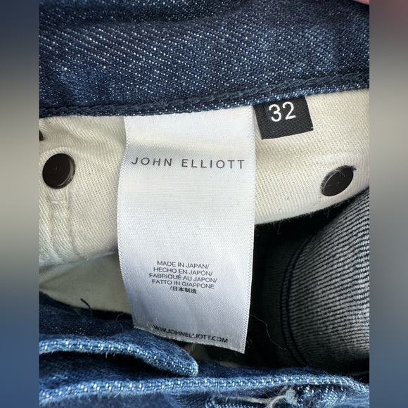 John Elliott cast2 32 - Picture 3 of 5